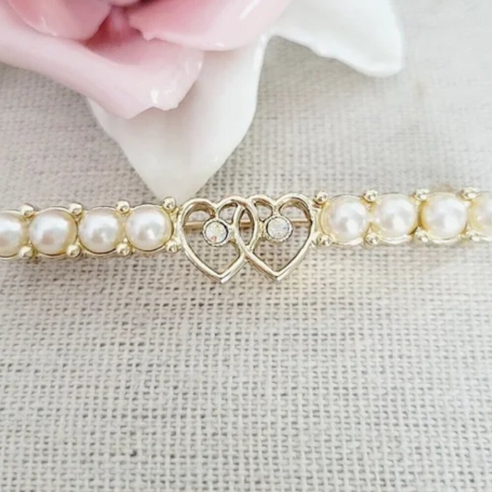 VTG SARAH COVENTRY Doubble Heart Bar and Cream Faux Pearl Brooch - Picture 1 of 4